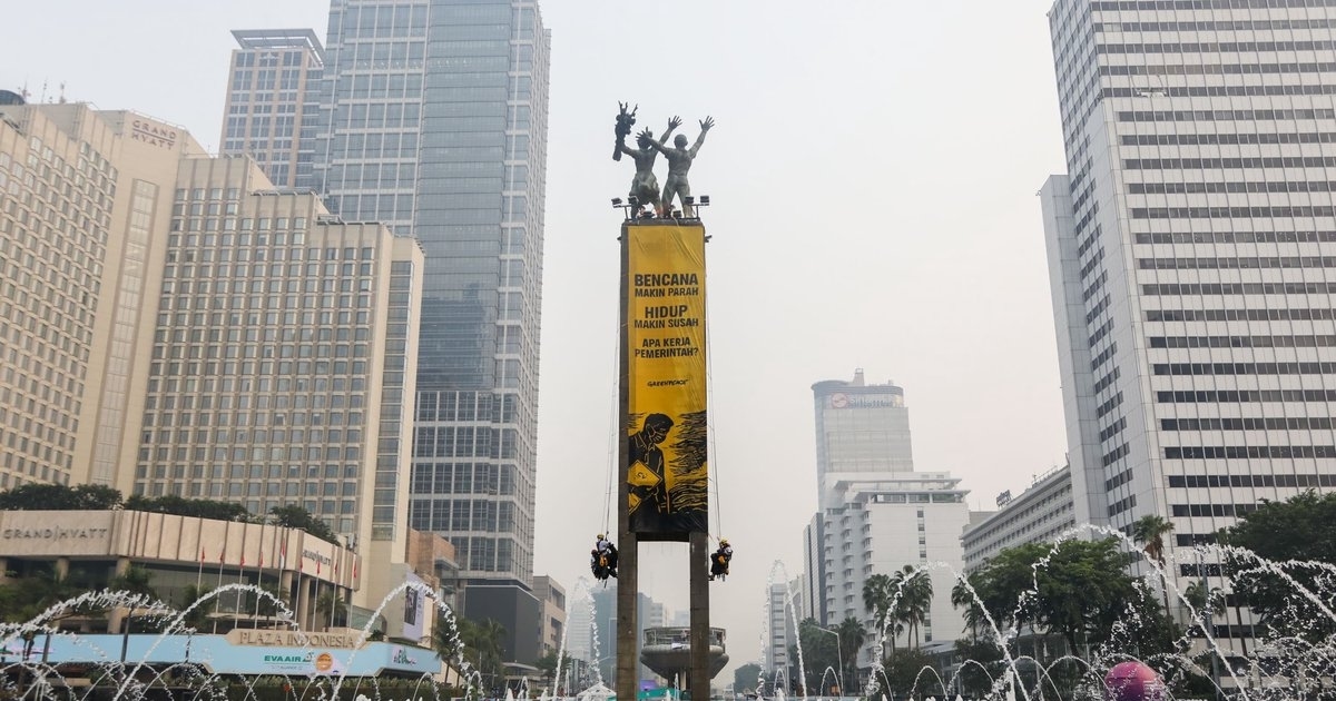 Siapa Aktivis Greenpeace yang Viral di Bundaran HI? Ini Profil dan Pesan Aksinya