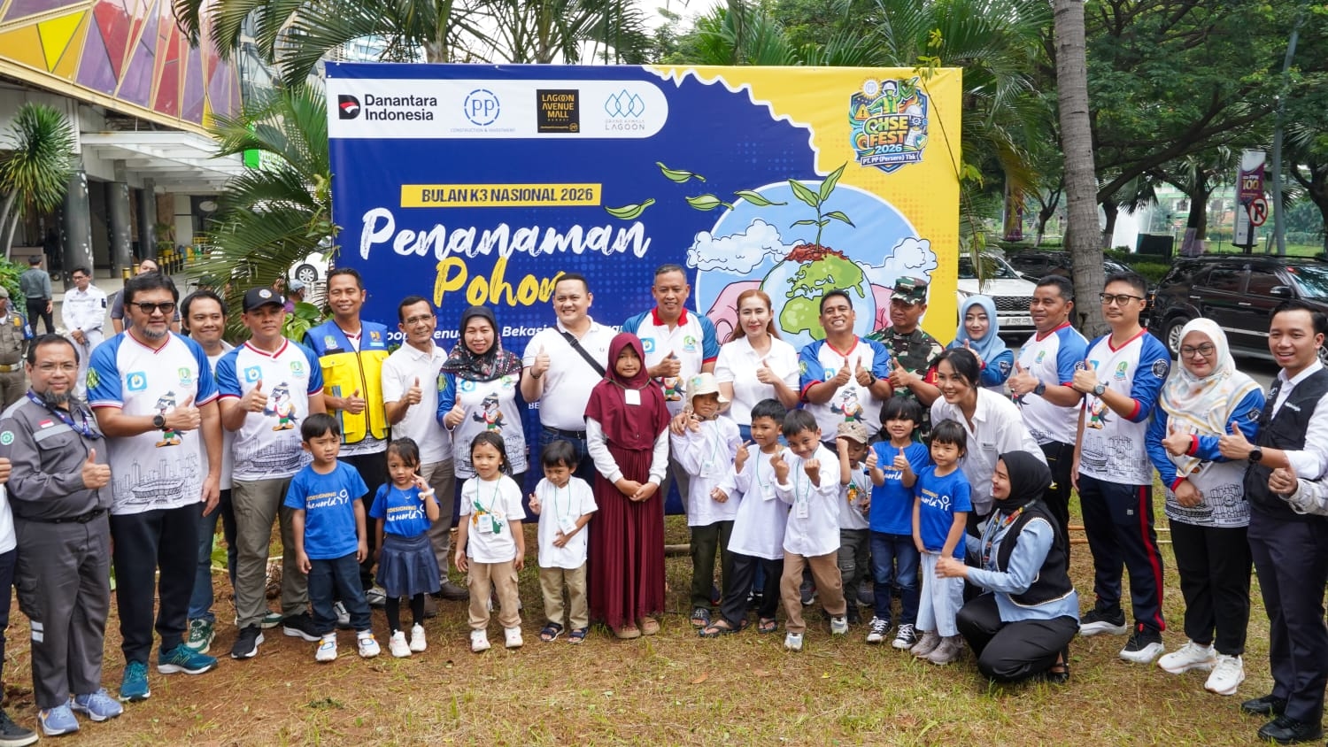 Penanaman Pohon PTPP di Grand Kamala Lagoon Bekasi Jadi Simbol Sinergi K3, ESG dan Transportasi Hijau