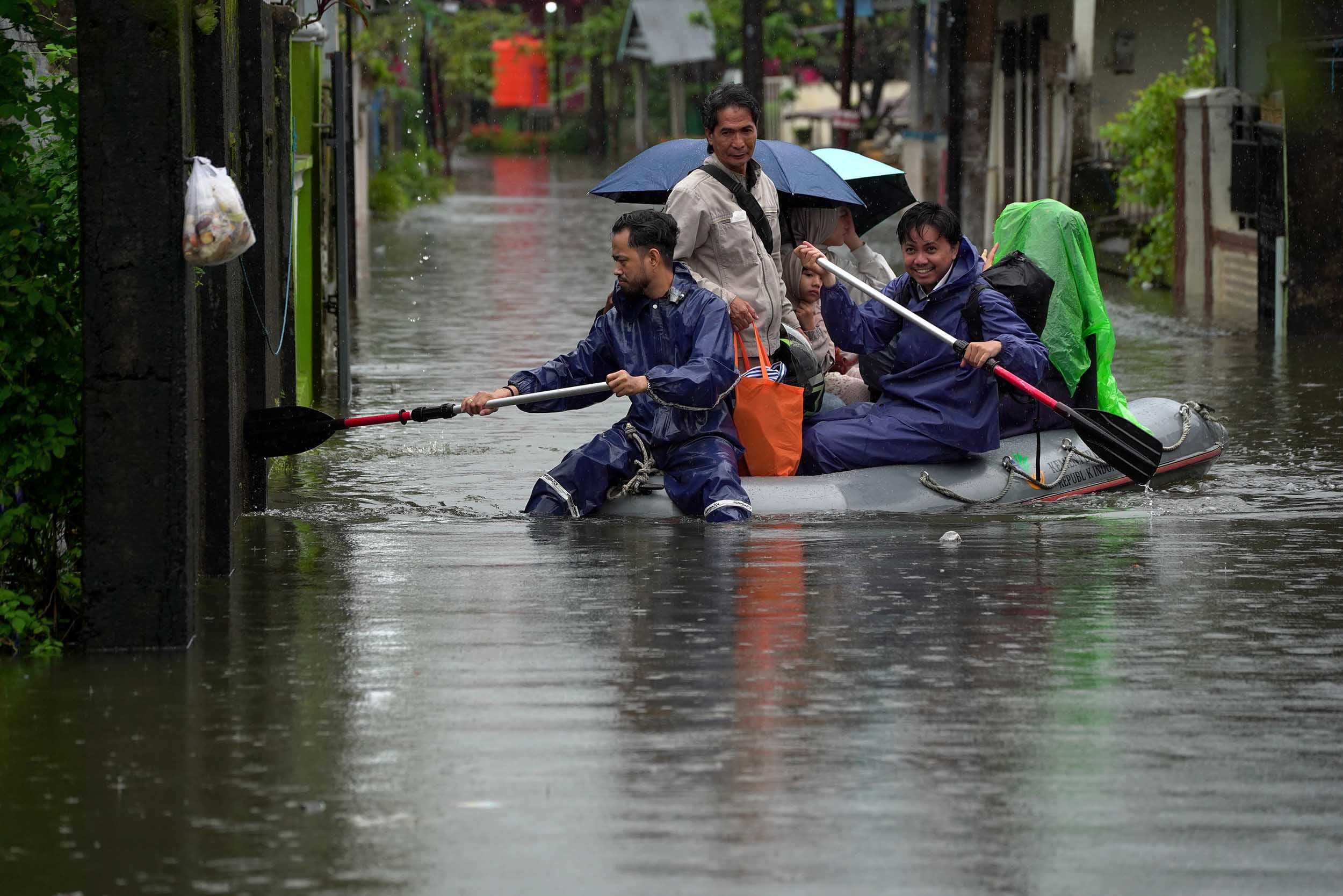 BPBD Ingatkan Potensi Banjir Rob hingga 1 Maret, Warga Pesisir Jakarta Diminta Waspada