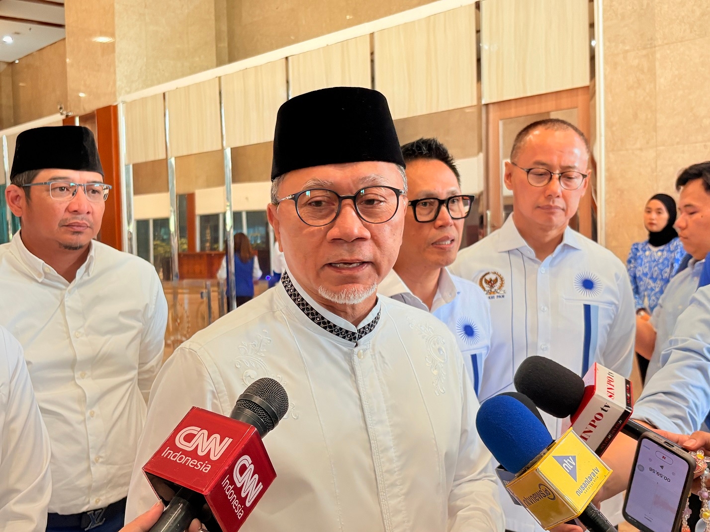 Zulkifli Hasan: Tidak Ada Impor Beras dan Ayam, Indonesia Surplus 4,2 Juta Ton