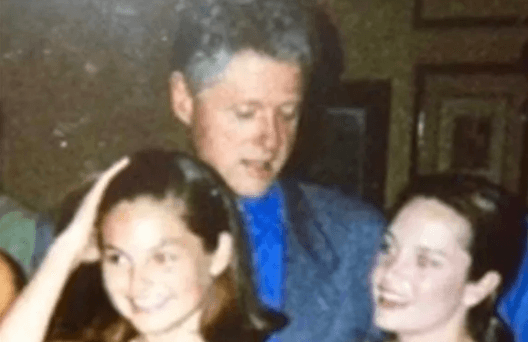 Kontroversi Lama Muncul Lagi, Persoalkan Tatapan Mata Bill Clinton di Foto 1999 dengan Dua Wanita