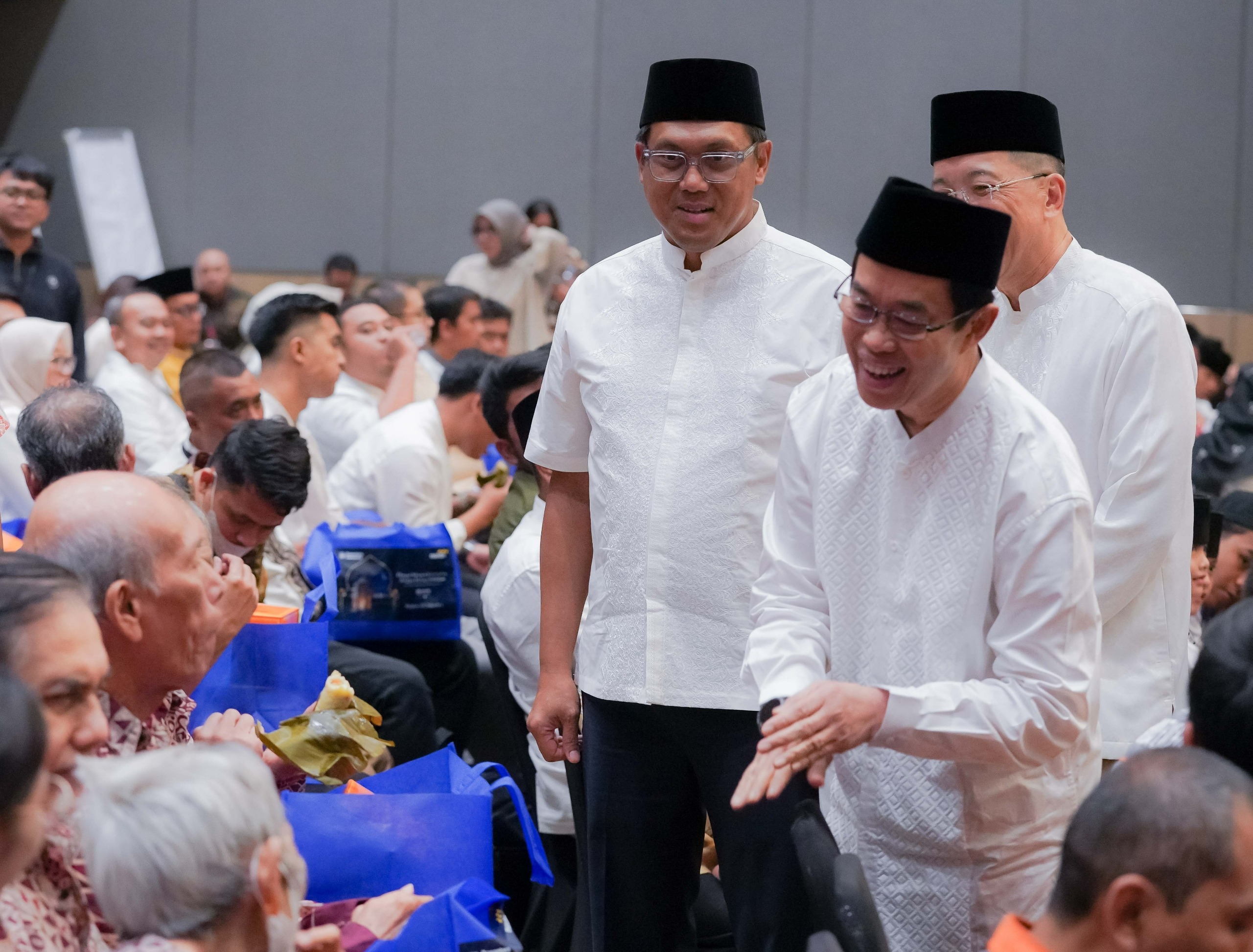 Rajut Kebersamaan Ramadan, Bank Mandiri Region 3 Berbagi Kebaikan Lewat Buka Puasa dan Santunan Masyarakat Rentan