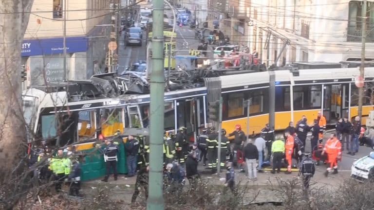 Tram Anjlok di Pusat Kota Milan, 2 Tewas dan 49 Luka-luka