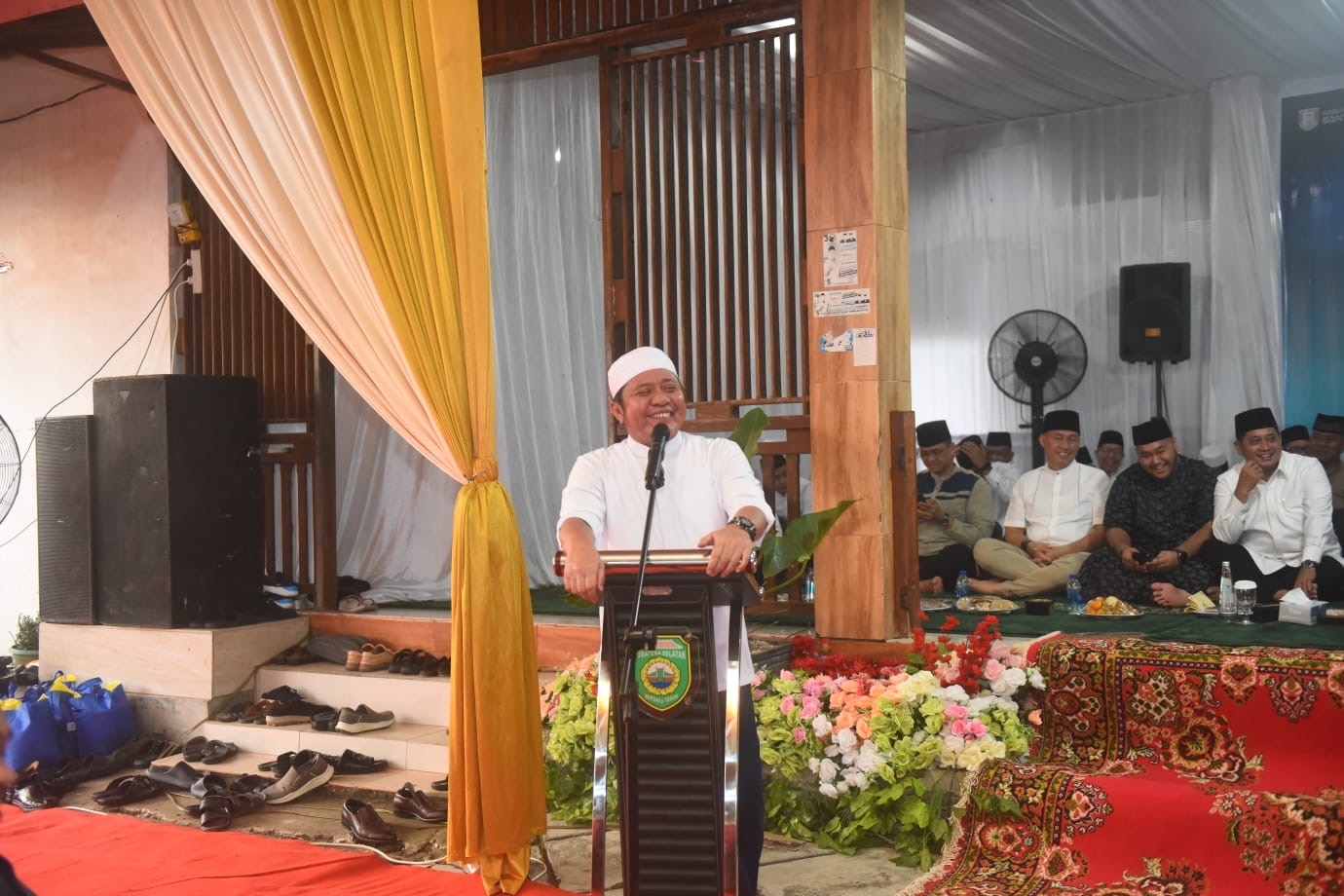 Safari Ramadhan di Banyuasin, Herman Deru Serahkan Santunan dan Soroti Infrastruktur hingga ODOL