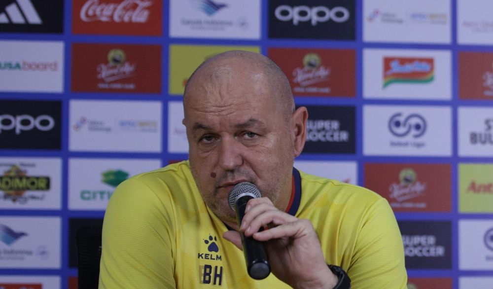 Persebaya vs Persib: Hindari Hukuman, Bojan Hodak Tak Mau Komentari Wasit dan VAR