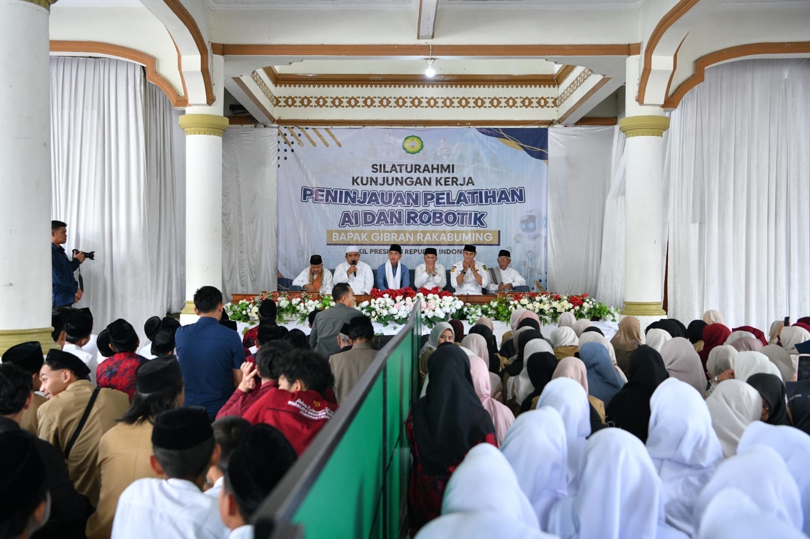 Bersama Wagub Jabar, Wapres Gibran Tinjau Workshop AI Ready ASEAN