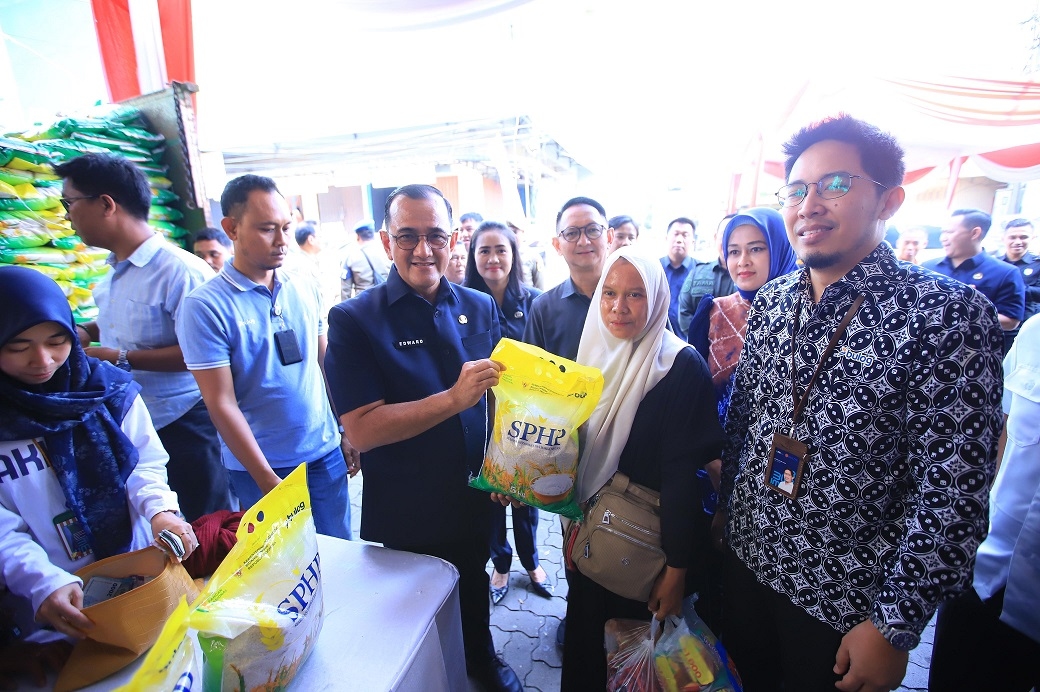 Jaga Stabilitas Harga Pangan Selama Ramadan dan Menyambut Idulfitri, Sekda Sumsel Buka Operasi Pasar Murah Pemprov-BI