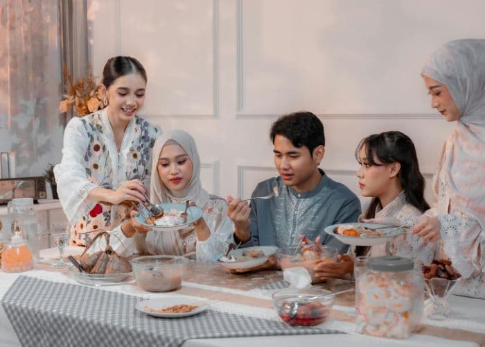 7 Kebiasaan yang Salah yang Sering Dilakukan Umat Islam saat Idul Fitri