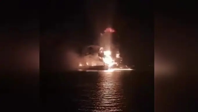 Diserang Perahu dengan Bahan Peledak di Perairan Irak, Dua Kapal Tanker Terbakar