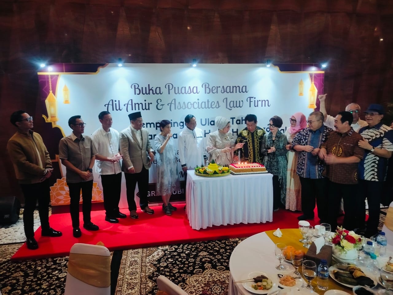 Ail Amir & Associates Gelar Bukber, Sekaligus Rayakan Ulang Tahun ke-79 Anwar Fuady