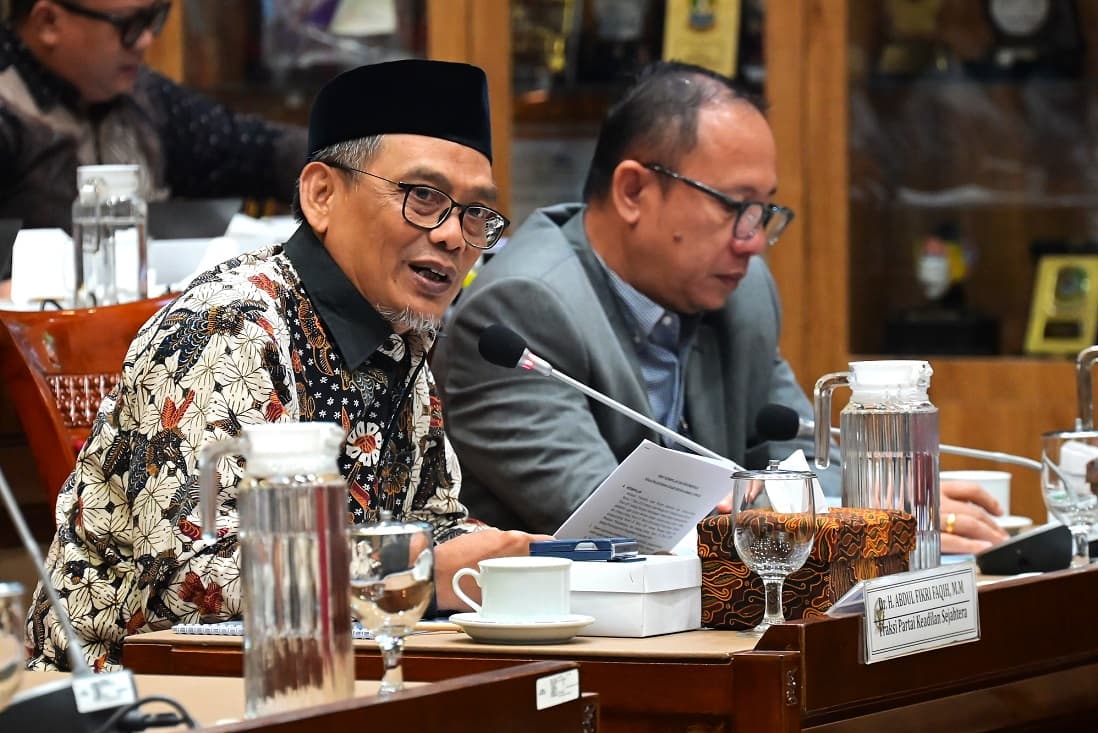 Segera Terbitkan Juknis Turunan Pembatasan Akses Media Sosial bagi Anak di Bawah Umur