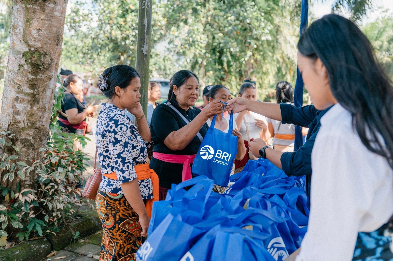 Peringati Hari Raya Nyepi 2026, BRI Peduli Salurkan CSR 2.000 Paket Sembako bagi Warga Desa Angseri dan Desa Sarimekar di Bali