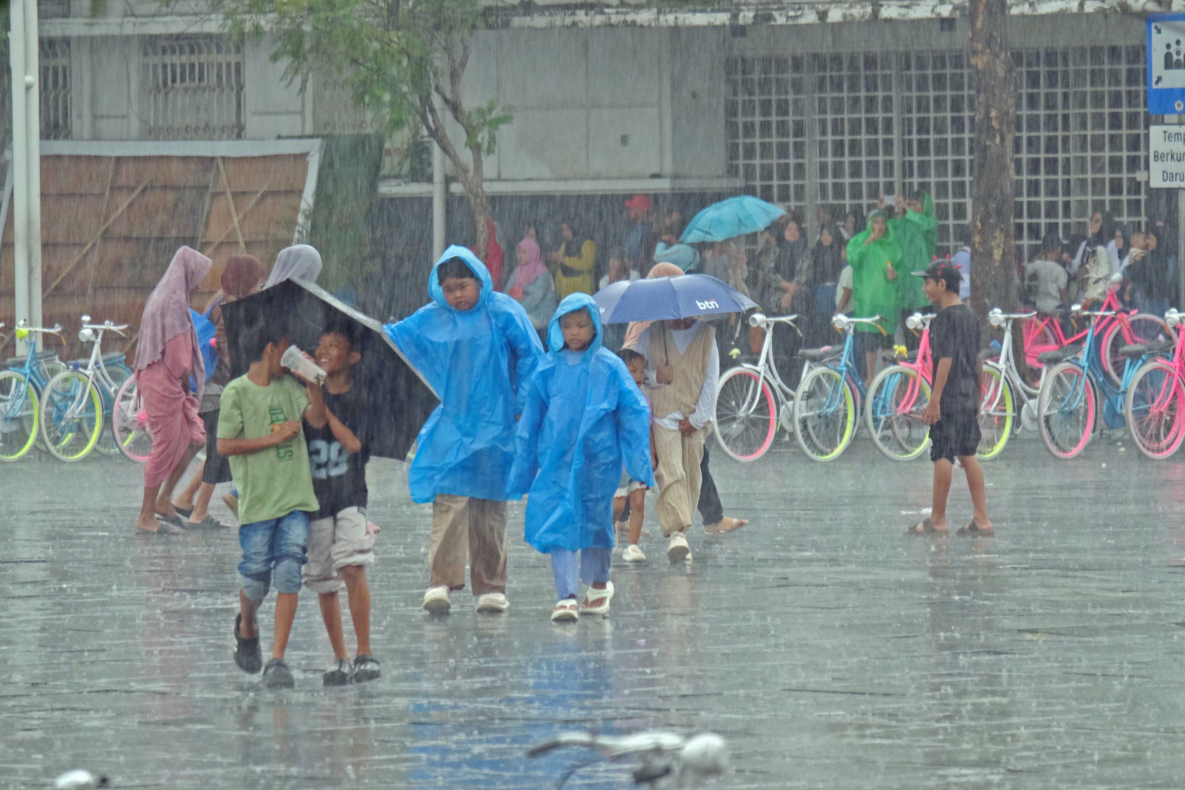 Penyebab dan Faktor Hujan Sering Disertai Angin Kencang