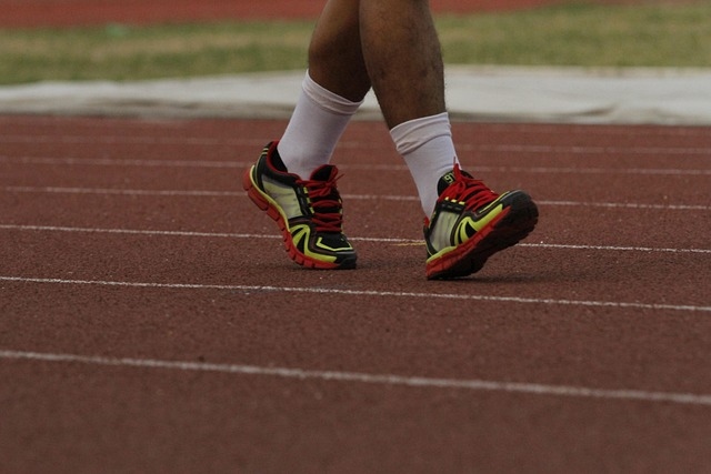 Viral! Pelari Pose di Tengah Lomba dan Borong Logistik, Langsung Dihukum 2 Tahun