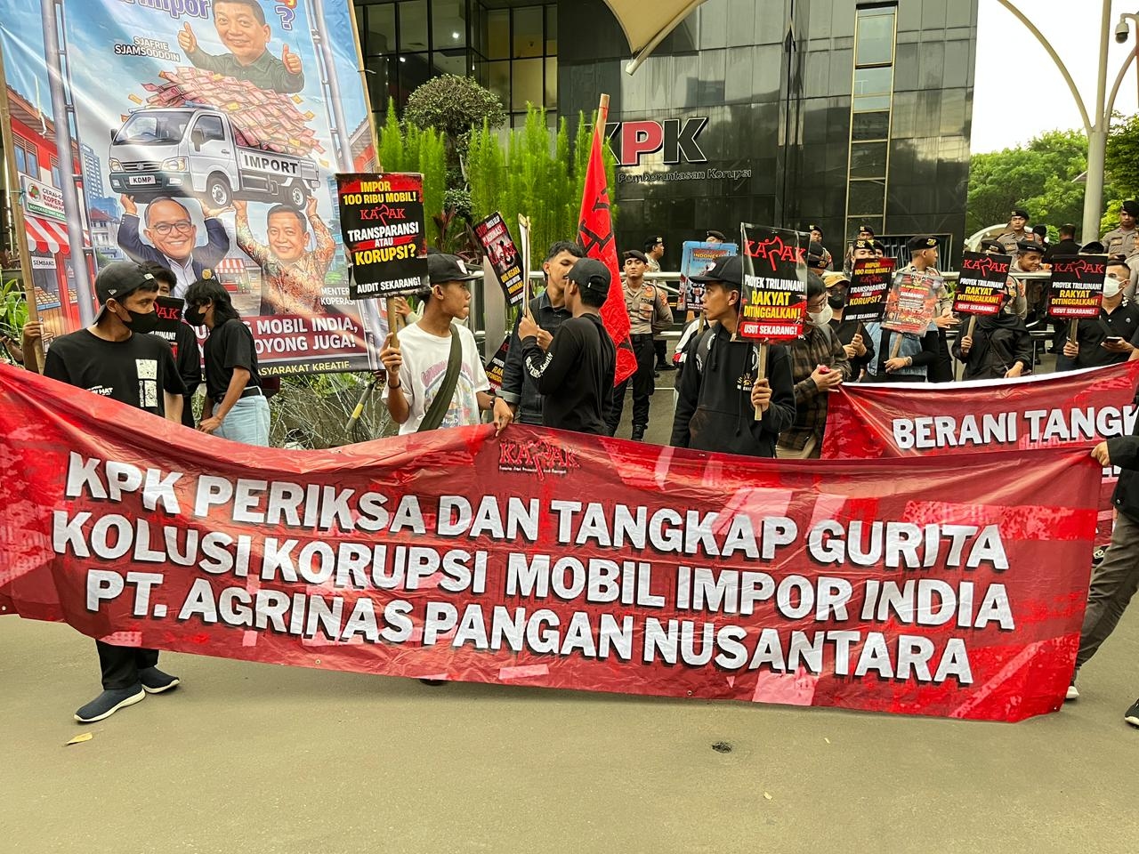 KPK Didesak Segera Selidiki Dugaan Korupsi Impor 105.000 Mobil Oleh Agrinas Pangan