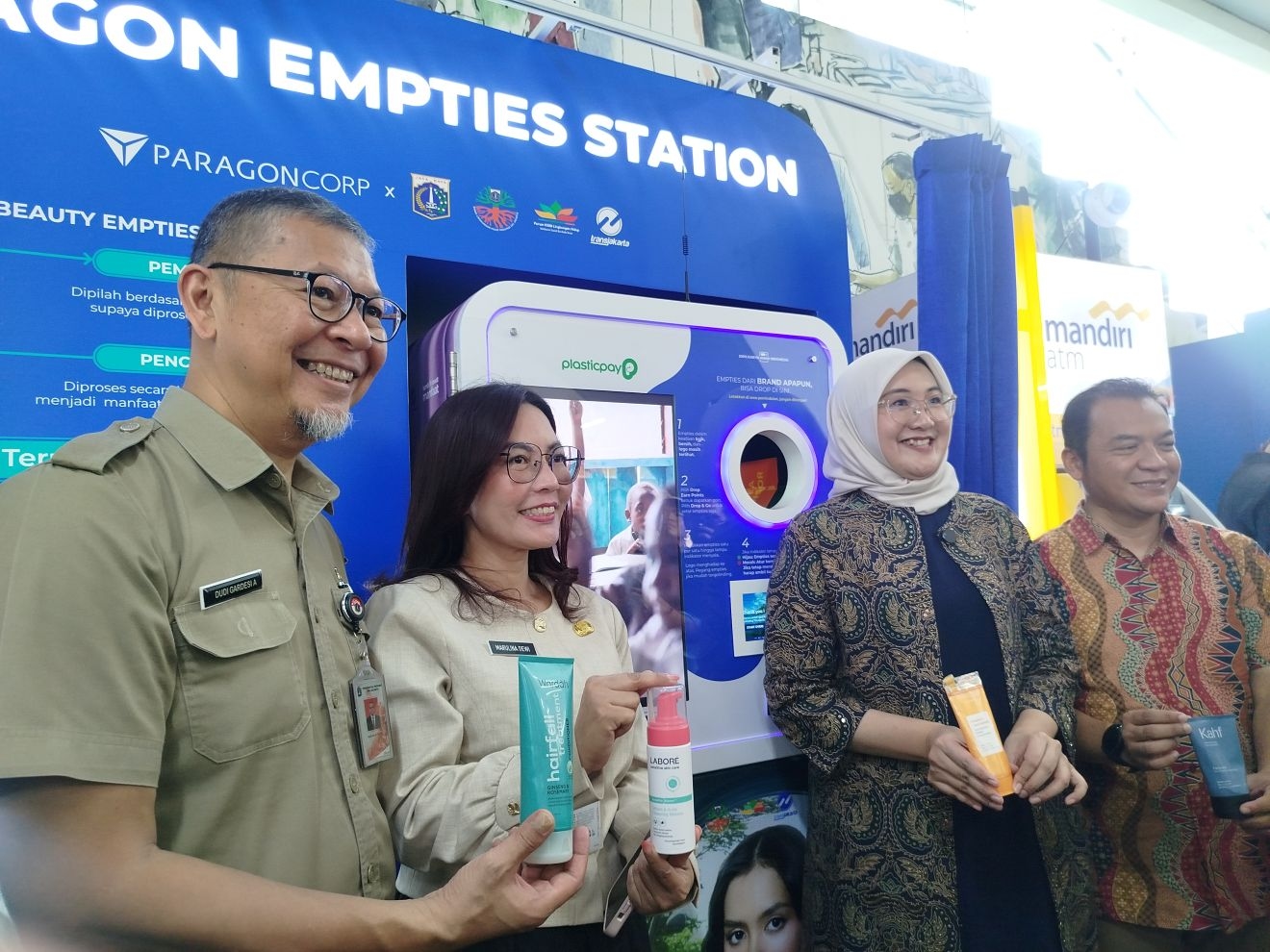 Solusi Jitu Pengolahan Sampah Kemasan, Paragon Empties Station Hadir di Halte CSW