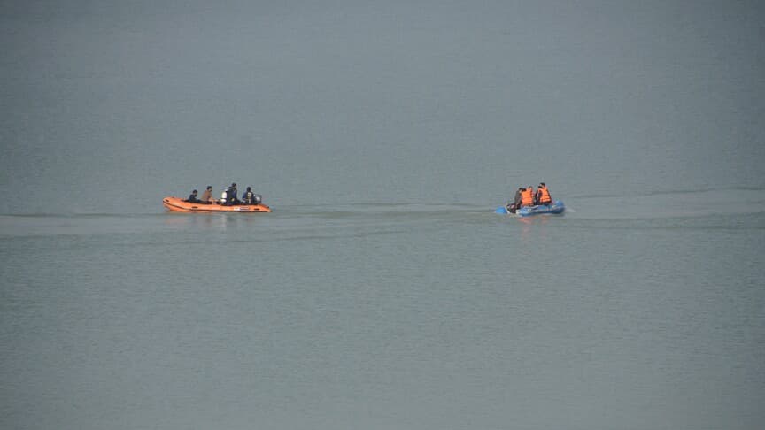 Perahu Peziarah Terbalik usai Menabrak Jembatan di Sungai Yamuna India, 10 Orang Tewas