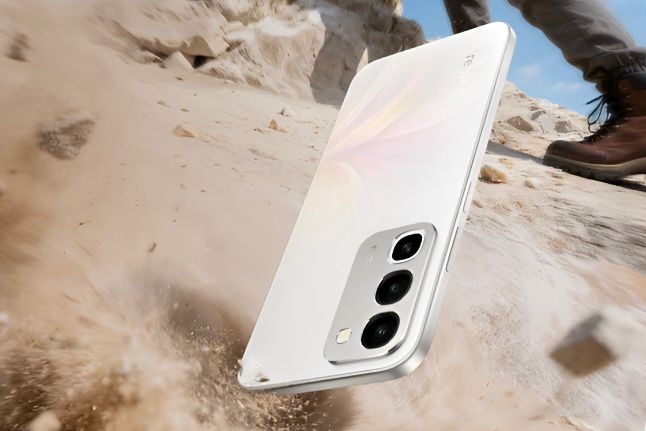 Realme C100 4G Resmi Hadir dengan Baterai 8.000mAh, Ini Spesifikasi dan Harganya