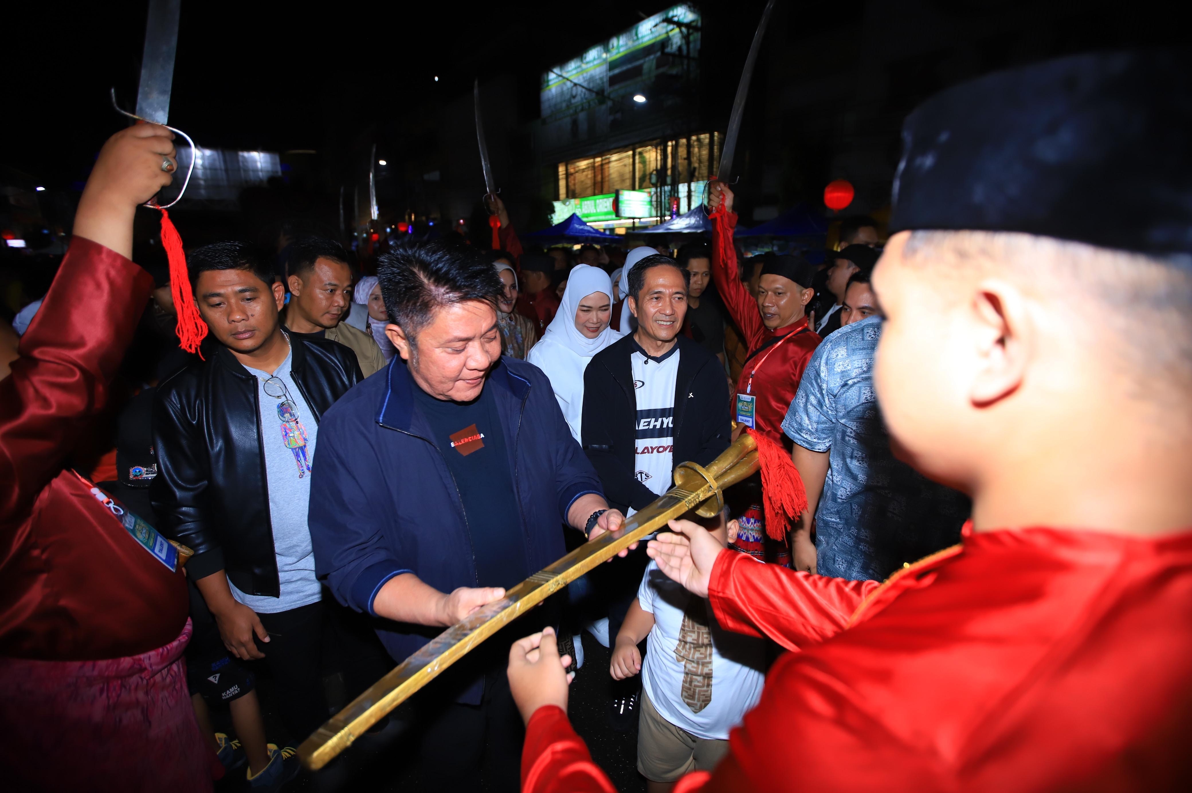 Gubernur Herman Deru Resmikan Car Free Night Atmo, Dorong Ekonomi dan Hibur Warga Palembang