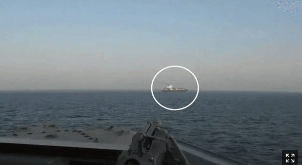 Kapal Dagang Ditembaki di Teluk Oman, Iran Tuduh AS Langgar Gencatan Senjata dan Ancam Lancarkan Balasan