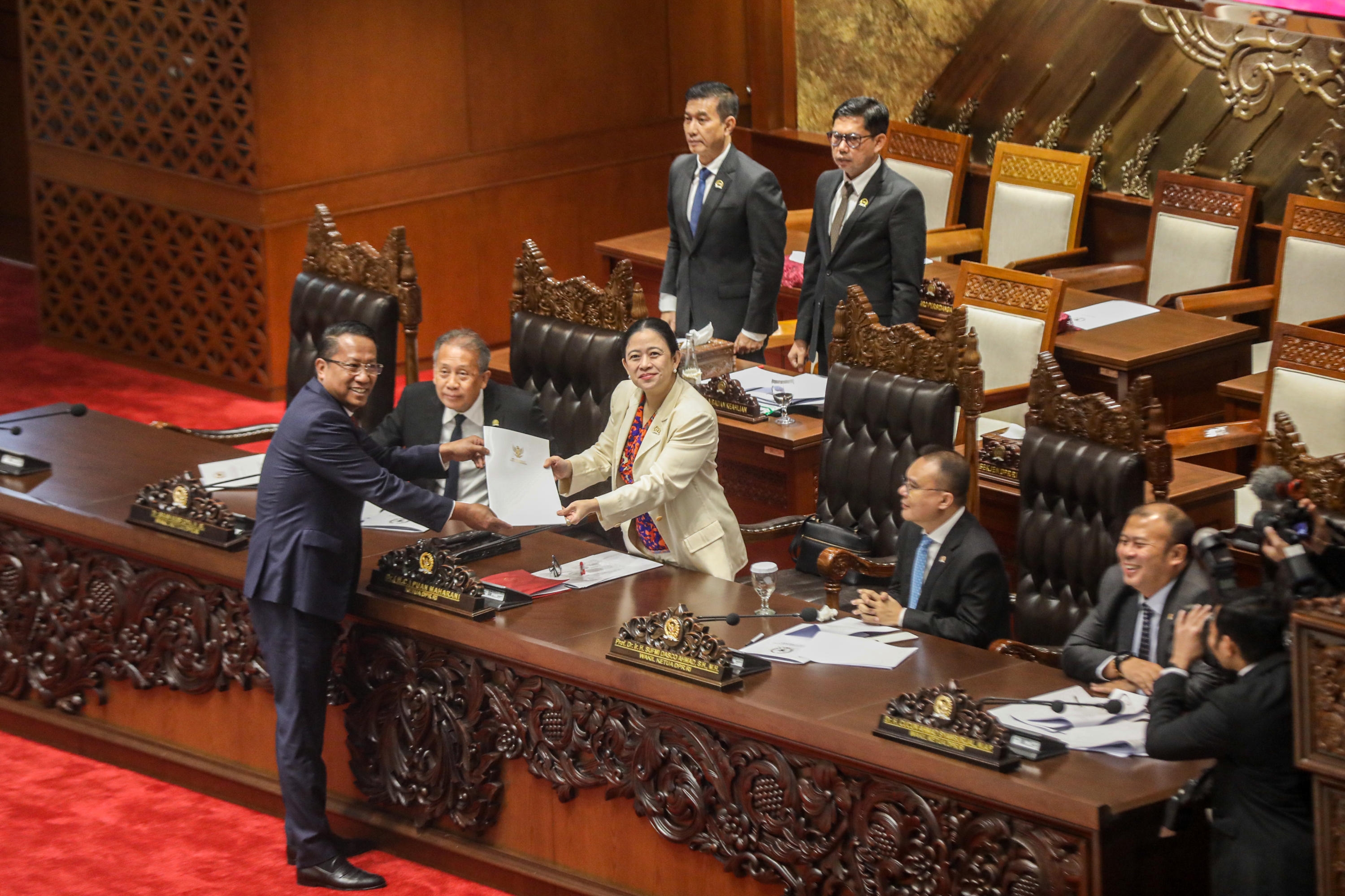 Rapat Paripurna Sahkan RUU PPRT Menjadi Undang-undang