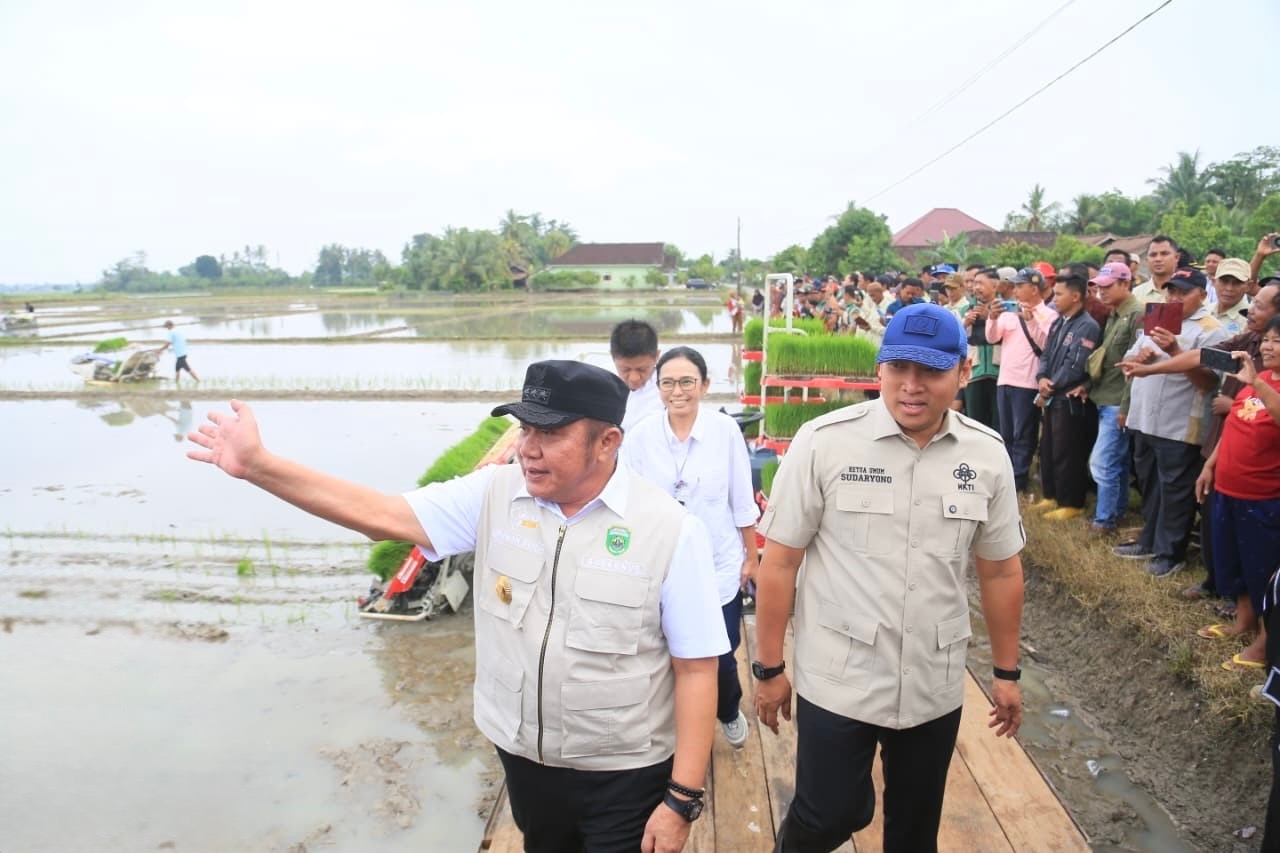 Gubernur Herman Deru Dampingi Wamentan Tinjau Irigasi hingga Percepatan Tanam di OKU Timur