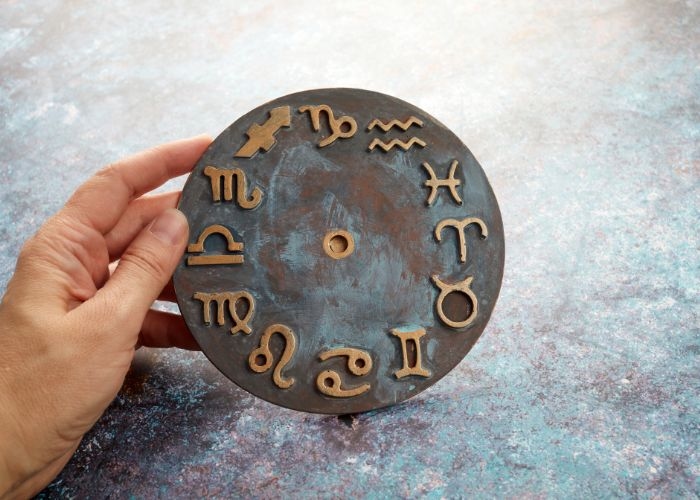 Ramalan Zodiak Keuangan 2 Mei 2026: Leo, Taurus, Capricorn, dan Aquarius