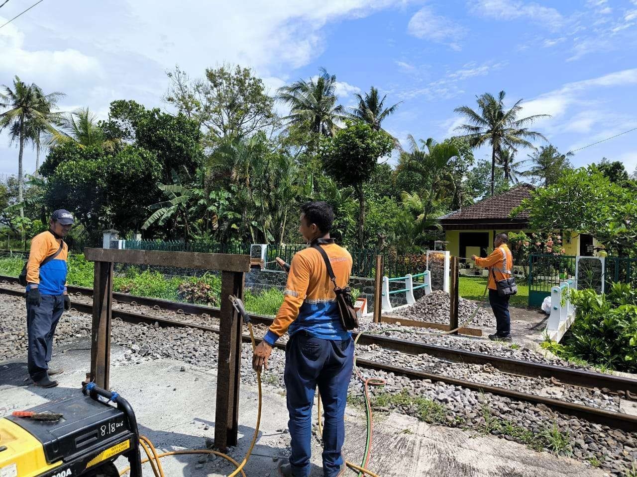 KAI Kebut Penertiban 1.089 Perlintasan KA Liar