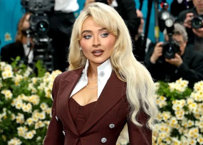Lirik, Terjemahan dan Makna Lagu When Did You Get Hot Sabrina Carpenter
