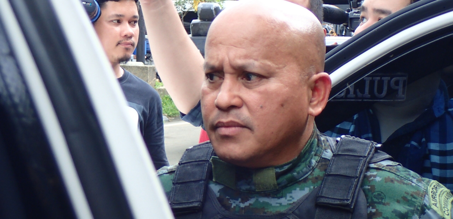Tembakan Meletus di Gedung Senat Filipina, Senator Buronan ICC Ronald dela Rosa Menolak Ditangkap