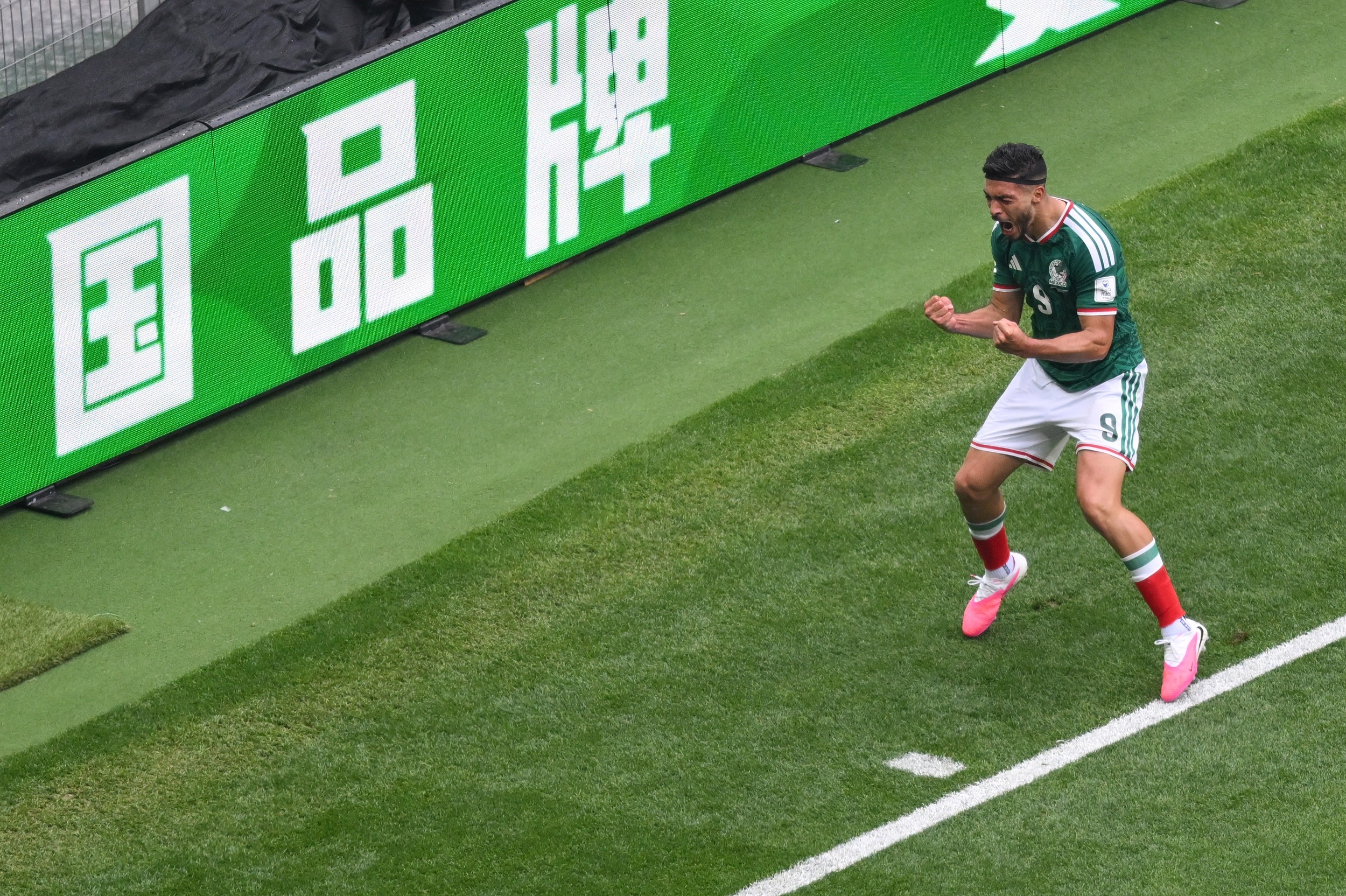 Piala Dunia 2026: Sempat Nyaris Mati, Emosi Raul Jimenez 'Meledak' untuk Meksiko di Azteca