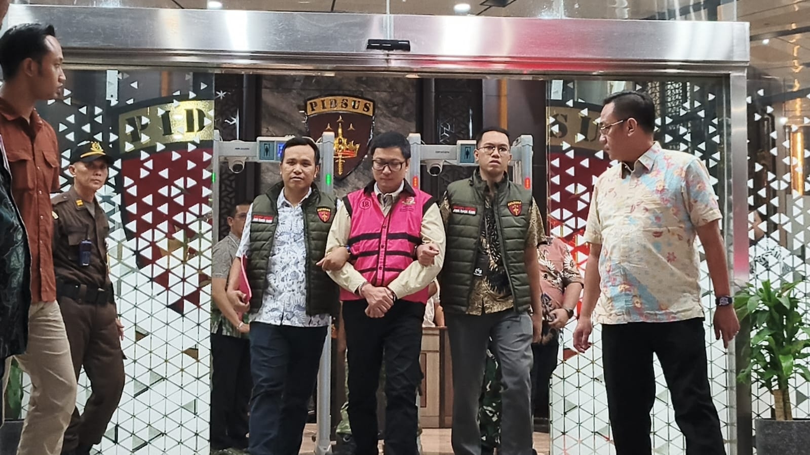 Komisaris PT YAT Andrew Mulyono Jadi Tersangka Korupsi Pengadaan Motor Listrik MBG
