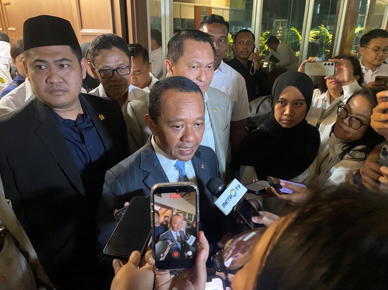 Selat Hormuz Kembali Dibuka, Bahlil Sebut Kontrak Impor Tetap Dilanjutkan