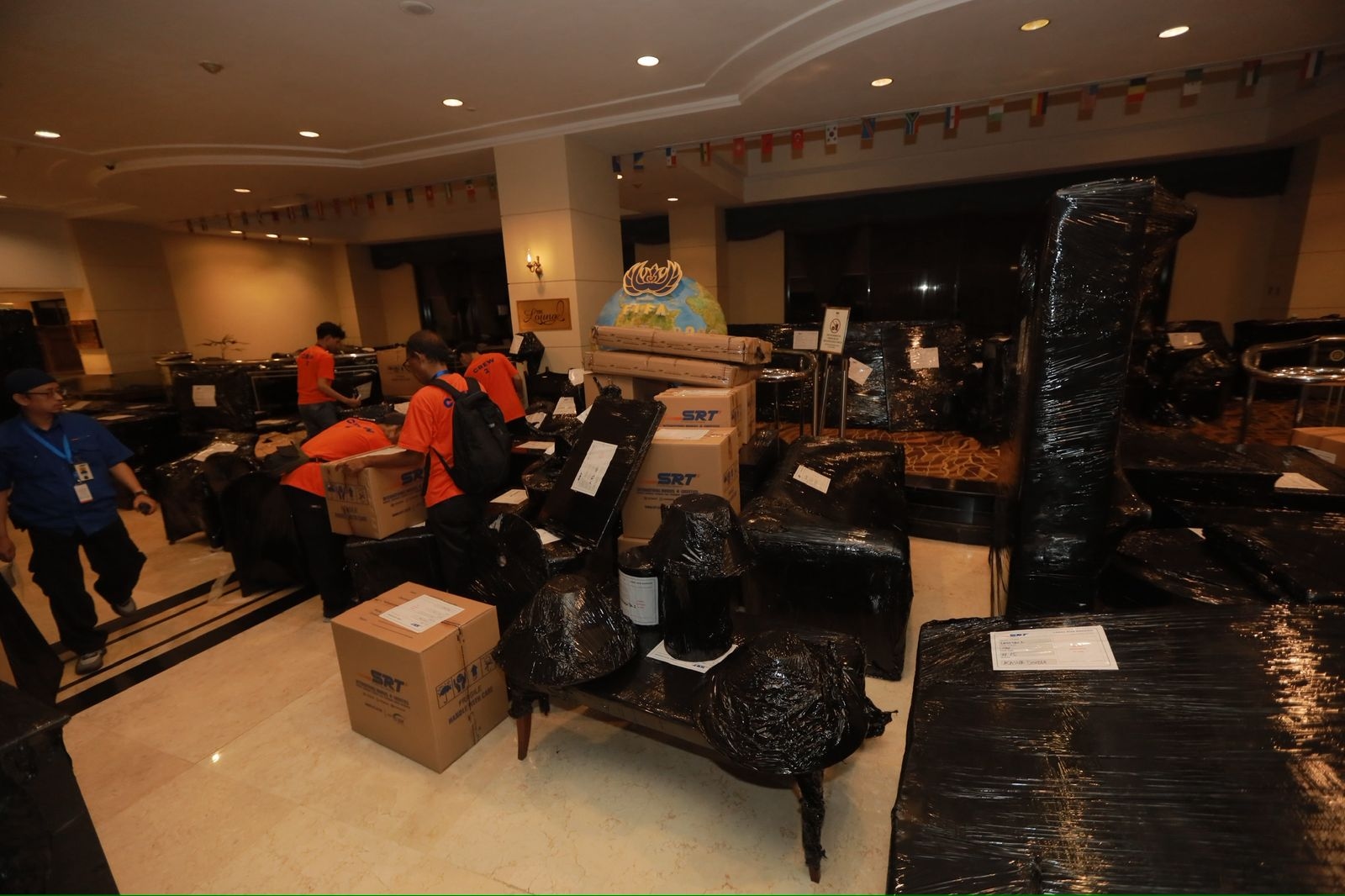 Barang Eks Hotel Sultan Dipindahkan ke Dua Gudang di Cikarang, Ditargetkan Tuntas Sebulan