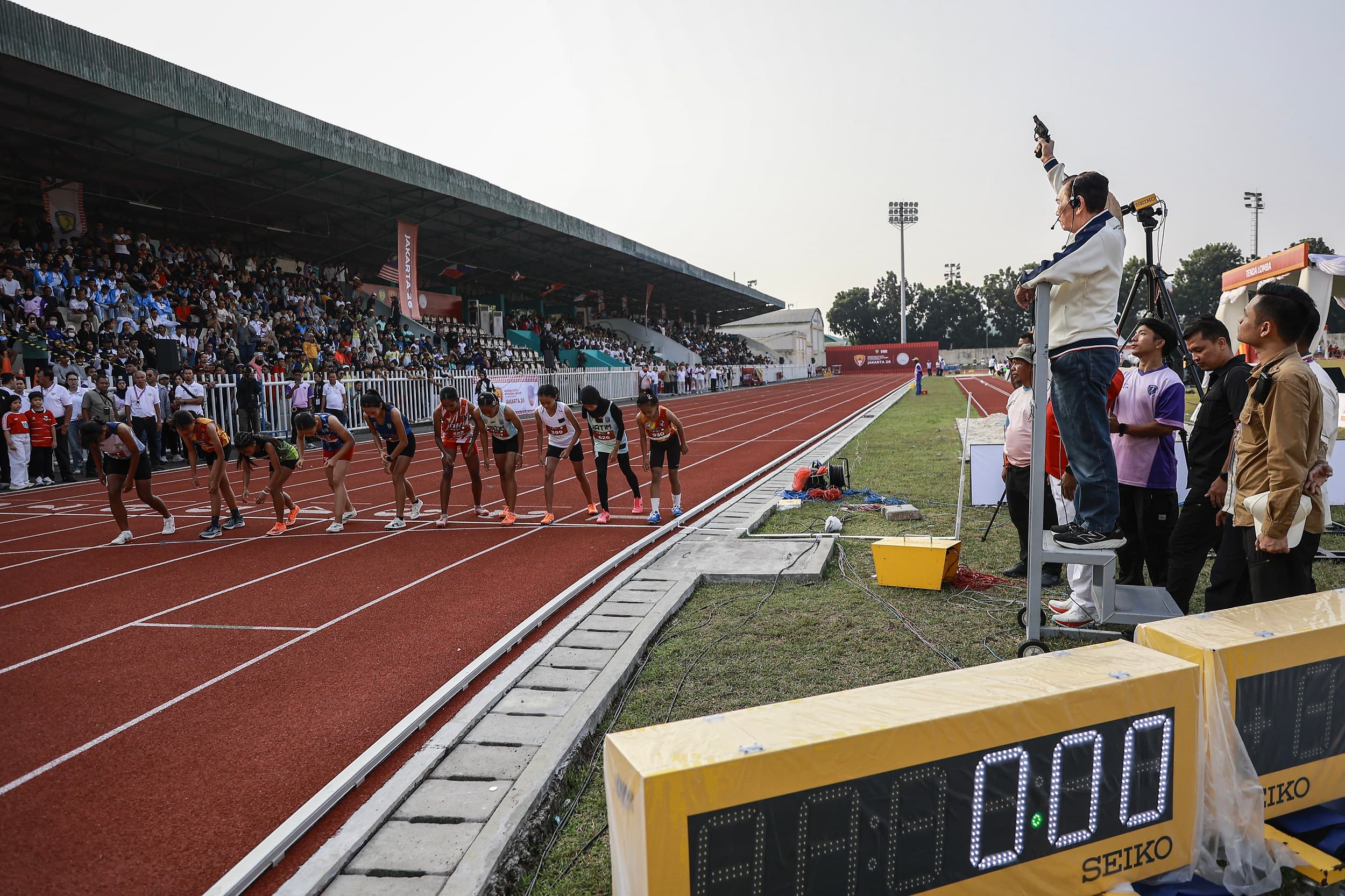 Luhut Pandjaitan Buka Kejurnas Atletik dan Indonesia U-18 Open 2026, Diikuti 1.000 Atlet
