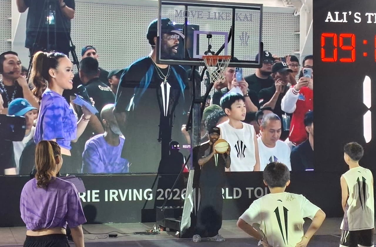 Kyrie Irving Disambut Ribuan Penggemar di Jakarta, Antusiasme Fans Bikin Bintang NBA Terpukau