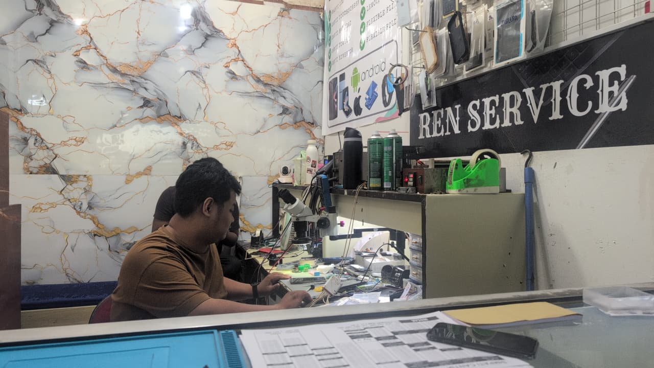 Sekali Scan, Servis Jalan: Dampak Nyata QRIS BRI yang Mengubah Ritme Usaha Konter Service HP