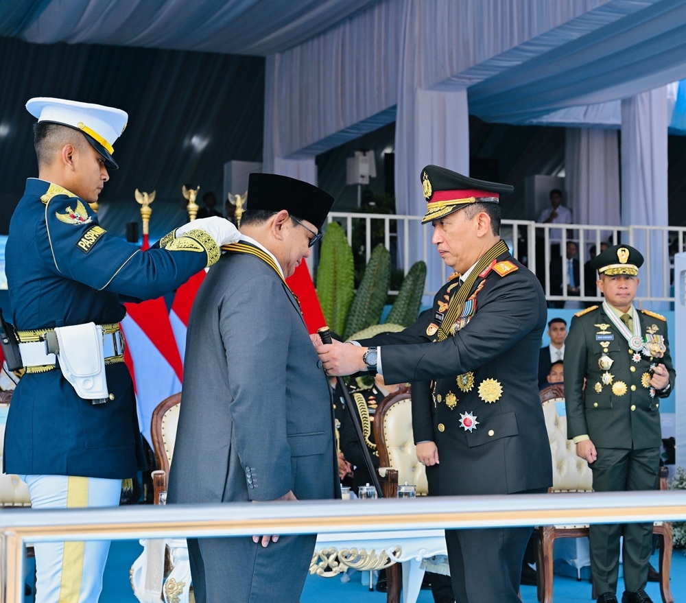 Presiden Prabowo Terima Medali Loka Praja Samrakshana, Simbol Perlindungan dan Pengayoman pada Masyarakat