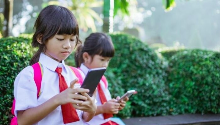 Apakah HP Dilarang di Sekolah? Ini Aturan Baru Kemendikdasmen 2026