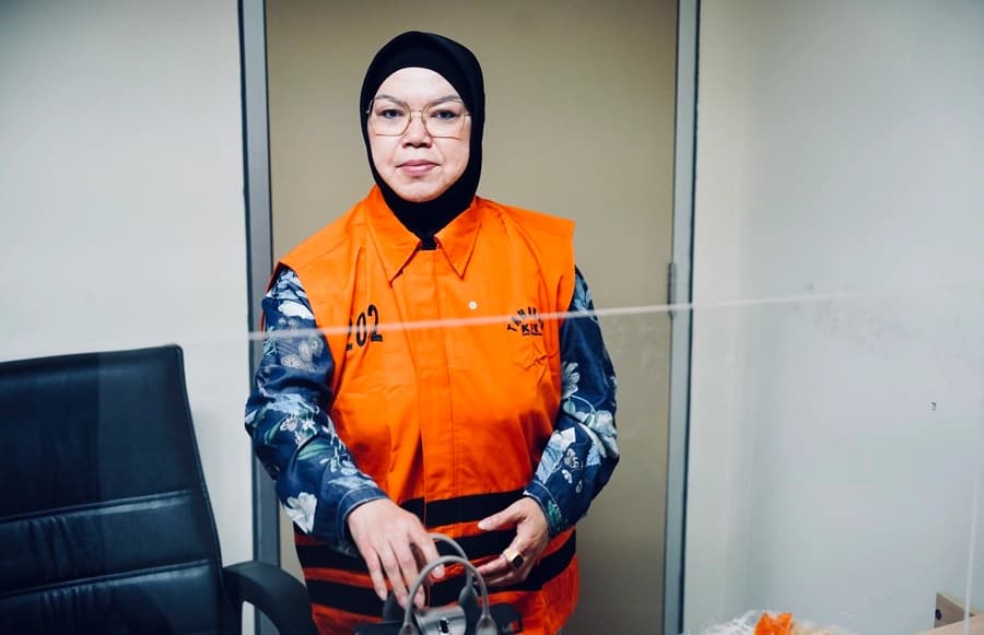 KPK Geledah Rumah Bupati Etik Suryani dan Kepala Dinas PU Sukoharjo, Sejumlah Dokumen Disita