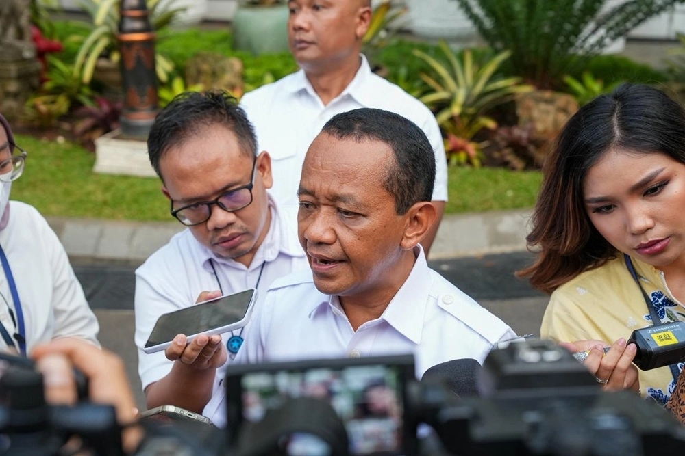 Bahlil Lapor Presiden: Pabrik Baterai CATL Siap Berproduksi, 1.400 Desa Kini Dialiri Listrik
