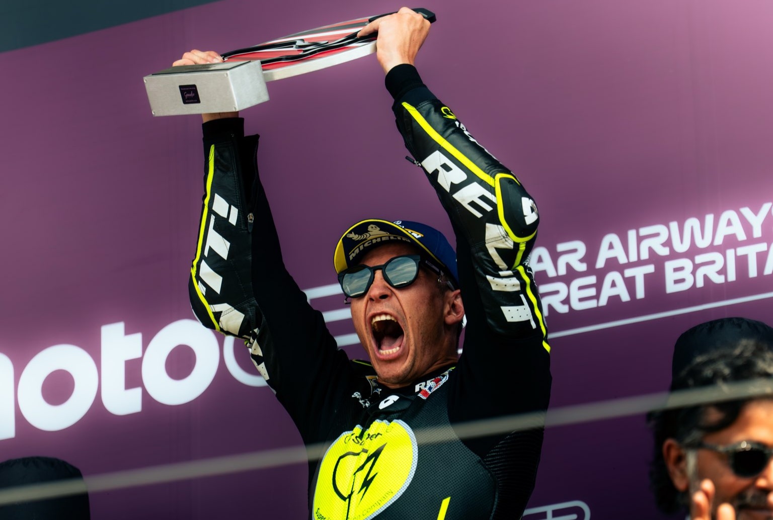 MotoGP Inggris: Raul Fernandez Mendominasi, Aprilia Sapu Bersih Podium di Silverstone