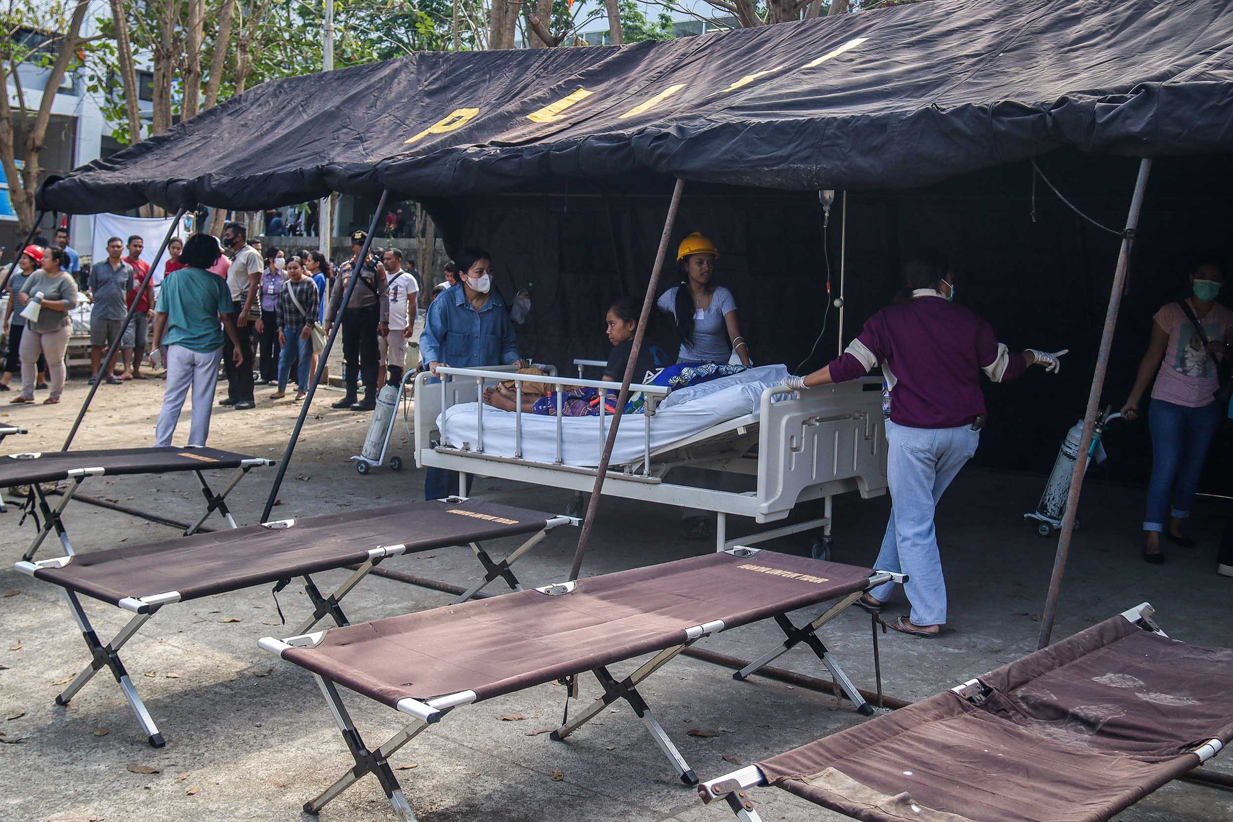 Penanganan Gempa NTT, Pemerintah Bangun RS Lapangan hingga Akses Logistik dan Evakuasi Mulai Terhubung