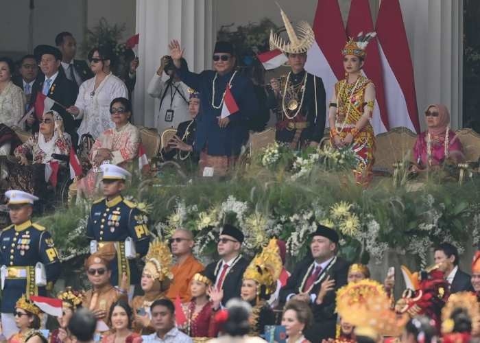 5 Momen Upacara HUT ke-81 RI di Istana yang Jadi Sorotan Netizen, Ada Bendera Bergambar Prabowo!