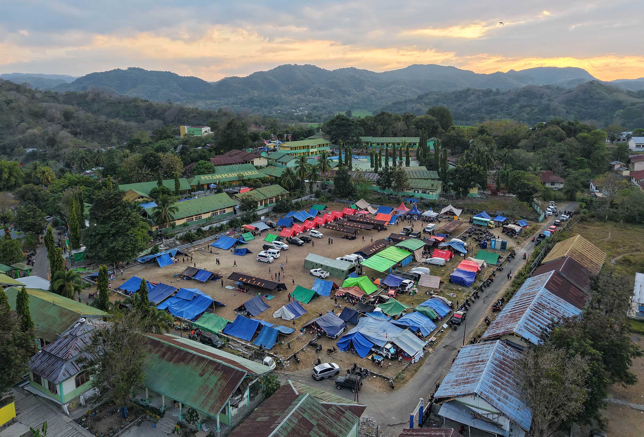 Posko Pengungsian Korban Gempa di Manggarai