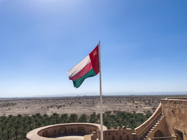 Trump Ancam Mengebom Oman karena Rencana "Kerja Sama" dengan Iran di Selat Hormuz