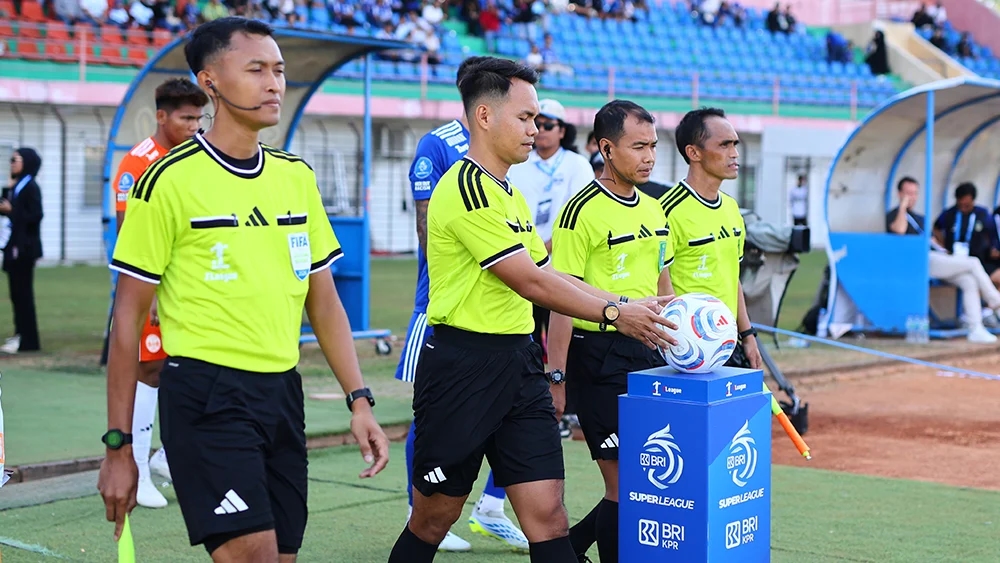 Komite Wasit PSSI Minta Pemain dan Ofisial Jaga Sikap Waktu Cek VAR, Kartu Merah Jadi Ancaman
