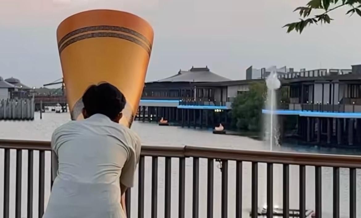 Wahana Teriak Viral di Water Fountain Batavia PIK, Pelepas Stres dengan View Sunset