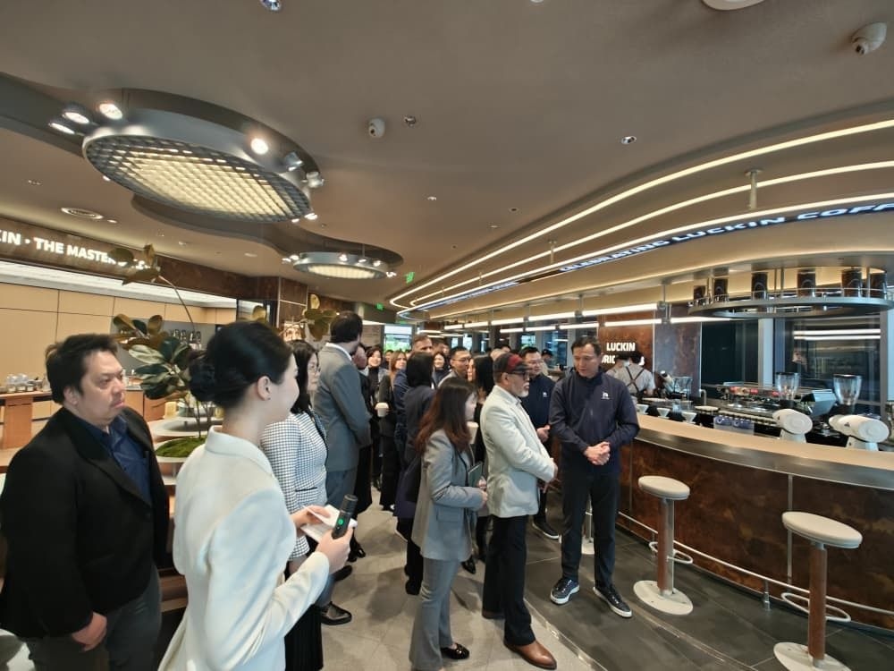 Dubes RI Resmikan Gerai ke-30.000 Luckin Coffee, Santan Kelapa Indonesia Jadi Bintang di Tiongkok