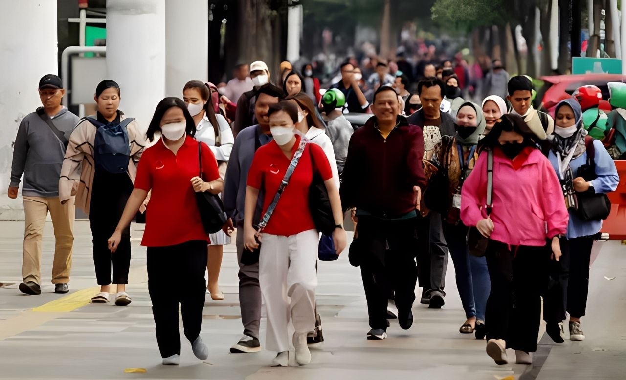 Paradoks Kelas Menengah: Terlalu Kaya untuk Bansos, Terlalu Miskin untuk Guncangan